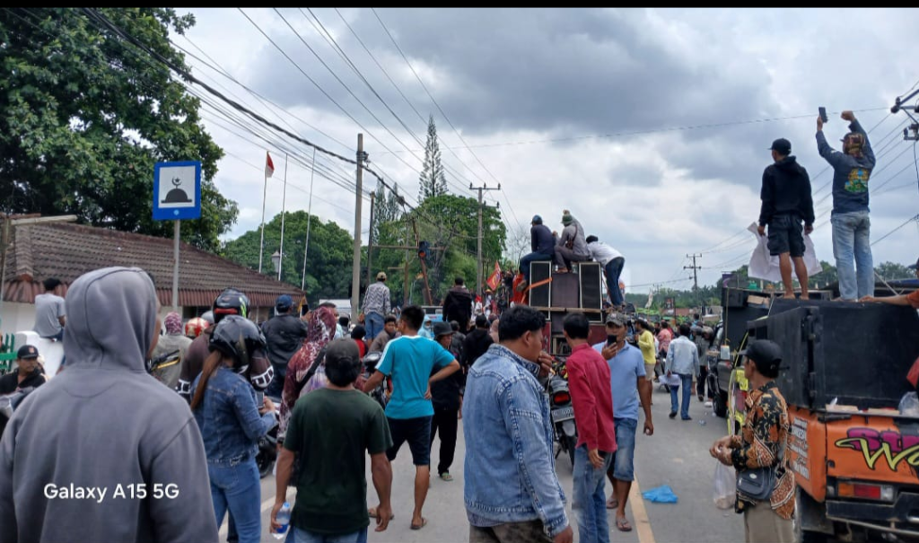 Petani Singkong Tiga Kabupaten Bergabung Melakukan Aksi Orasi Damai Jilit Tiga