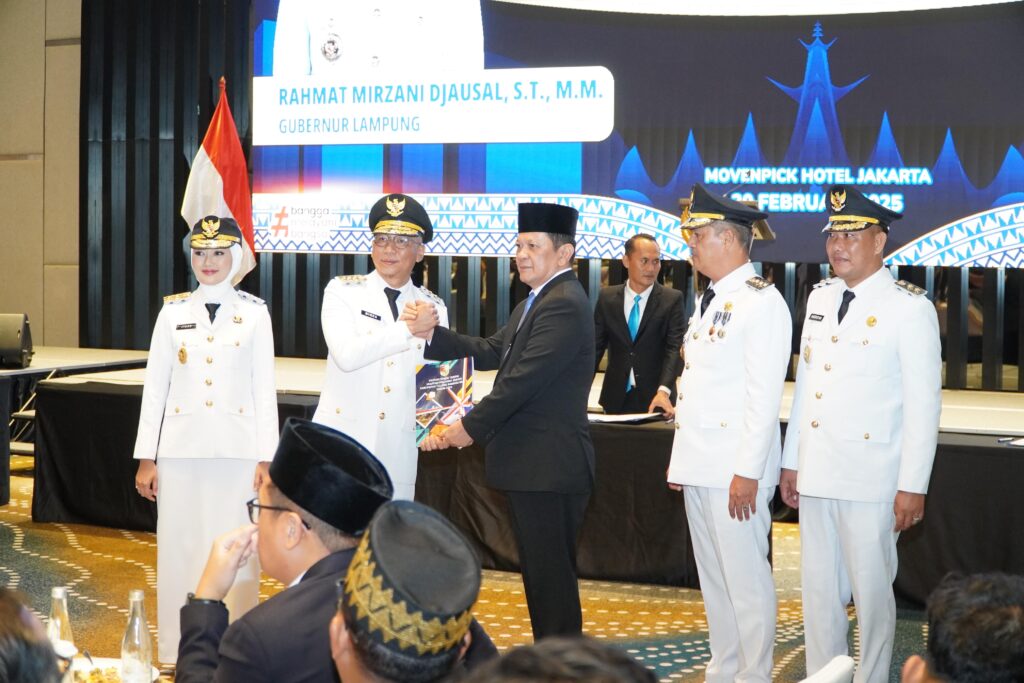 Disaksikan Gubernur Lampung, Bupati dan Wakil Bupati Tubaba Lakukan Serah Terima Jabatan